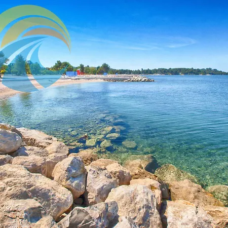 Vanga 533 아파트 풀라