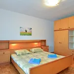 Vanga 533 Apartman Pula